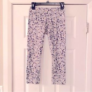 RARE! Lululemon Wunder Under crops